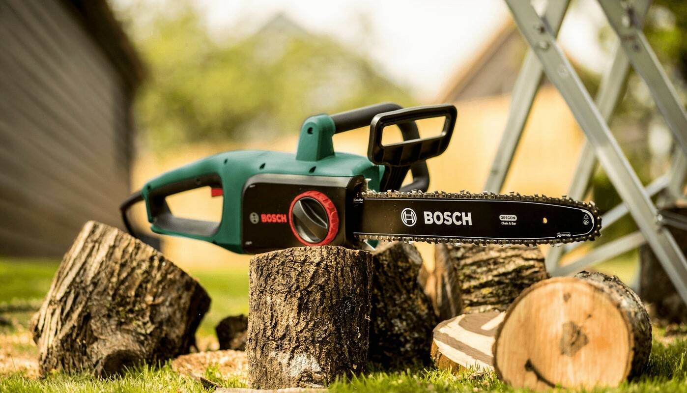 Bosch Kettensäge » UniversalChain 35 « 1800 W, 35cm + 2. Kette