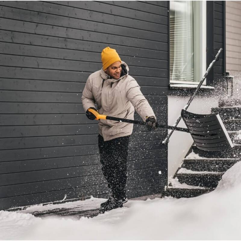 Fiskars Schneeschieber » Solid « 1052526, D-Griff, kältebeständig