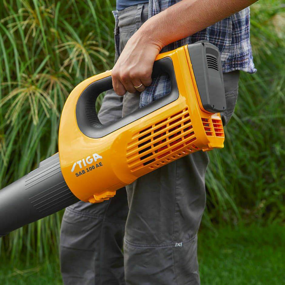 STIGA Laubbläser » SAB 100 AE Kit « inkl. 4.0 Ah Akku & Ladegerät