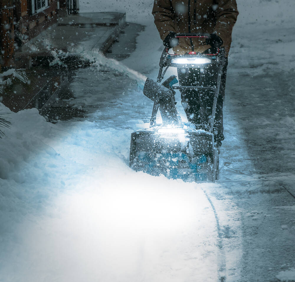 Makita Akku-Schneefräse » SN001GZ « 40 V XGT, LED, 530 mm Räumbreite