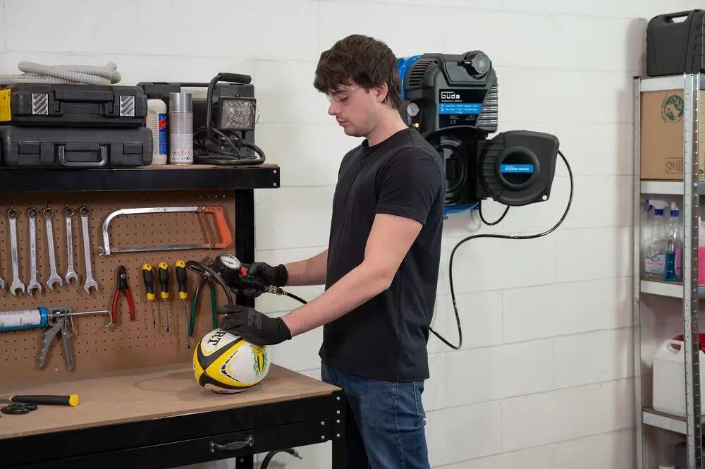 Güde Wandkompressor » GWK 160/8/2 ST « ölfreie Drucklufstation